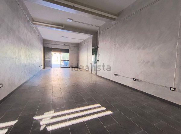 locale commerciale in affitto a Giffoni Valle Piana