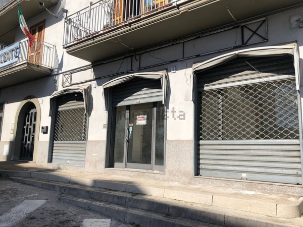 locale commerciale in affitto a Giffoni Valle Piana