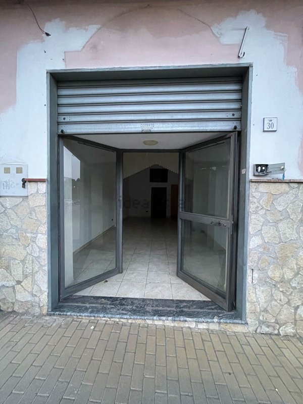 locale commerciale in affitto a Giffoni Valle Piana