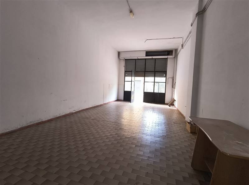 negozio in affitto a Giffoni Valle Piana