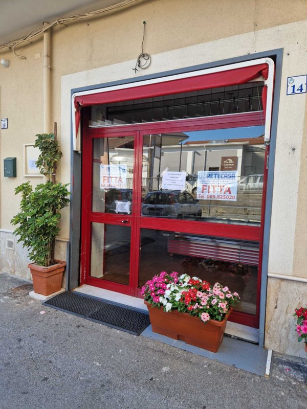 locale commerciale in affitto a Mercato San Severino