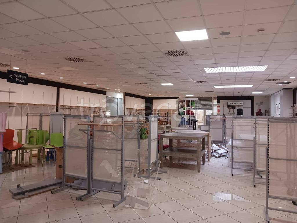 negozio in affitto a Mercato San Severino