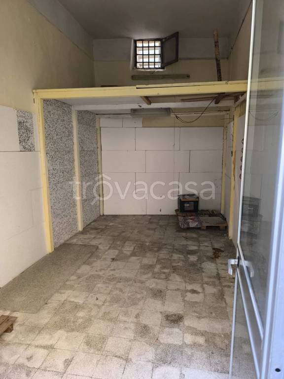 locale di sgombero in affitto a Mercato San Severino