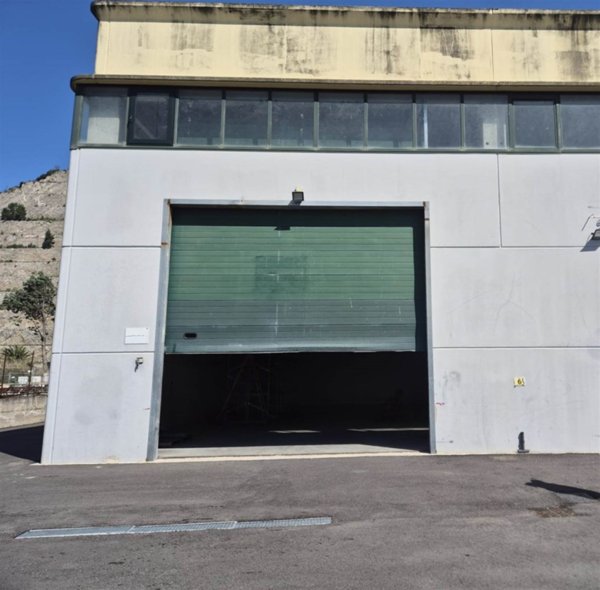 locale commerciale in affitto a Mercato San Severino
