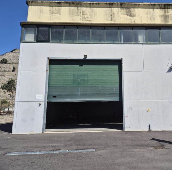 locale commerciale in affitto a Mercato San Severino