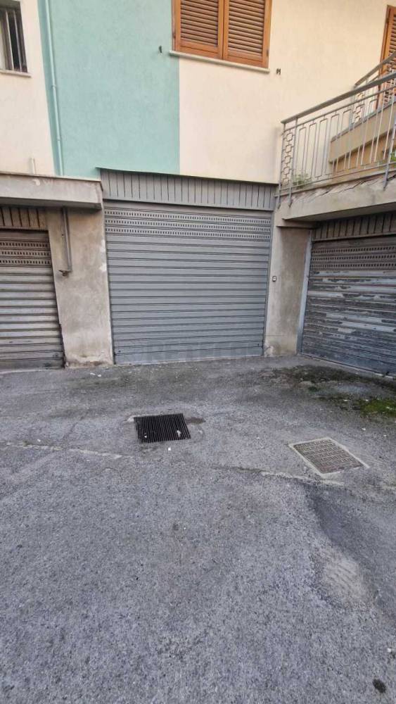 locale di sgombero in affitto a Mercato San Severino