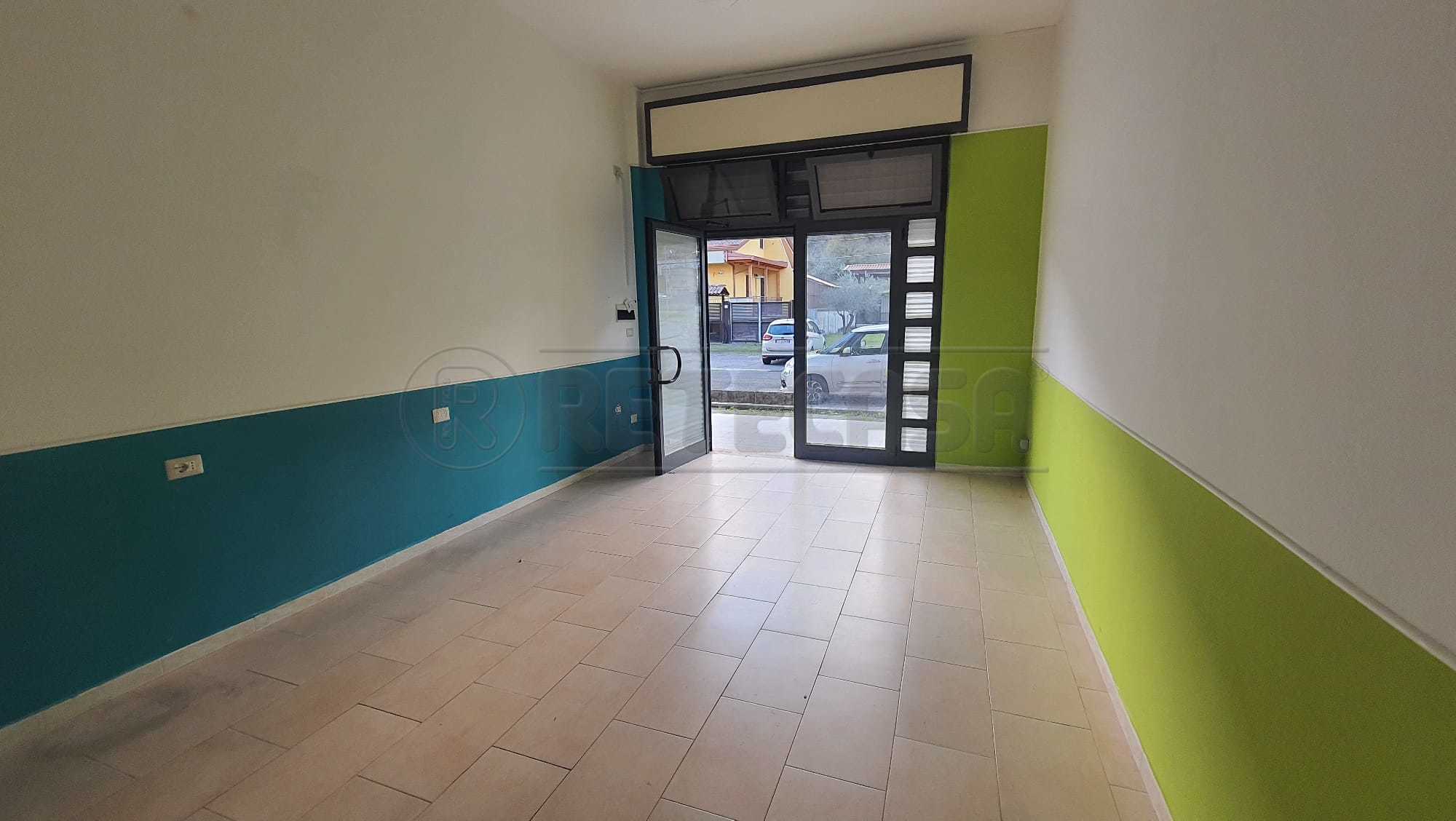 locale commerciale in affitto a Mercato San Severino in zona Priscoli
