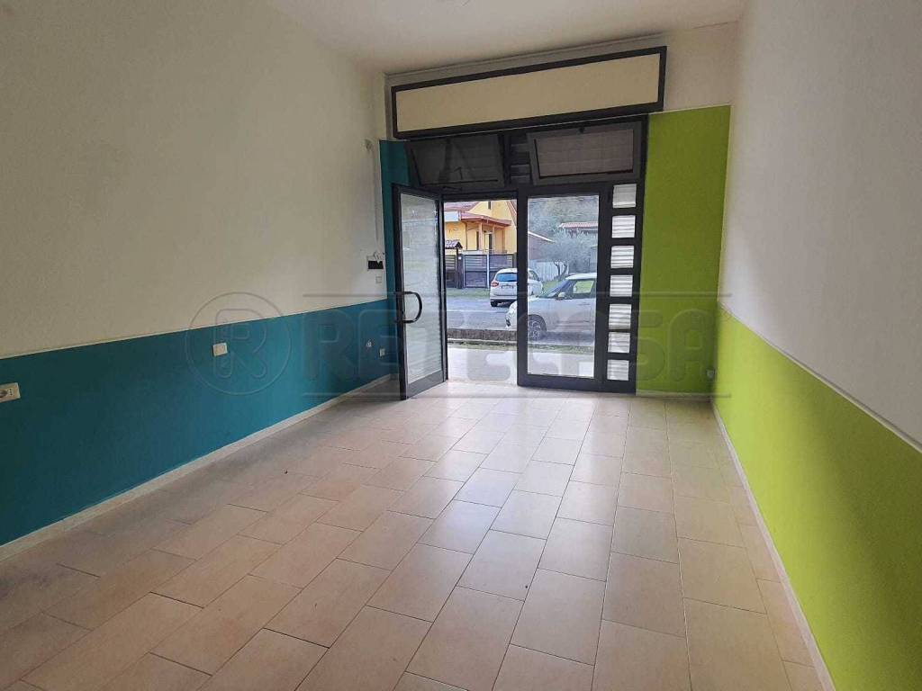 negozio in affitto a Mercato San Severino in zona Priscoli