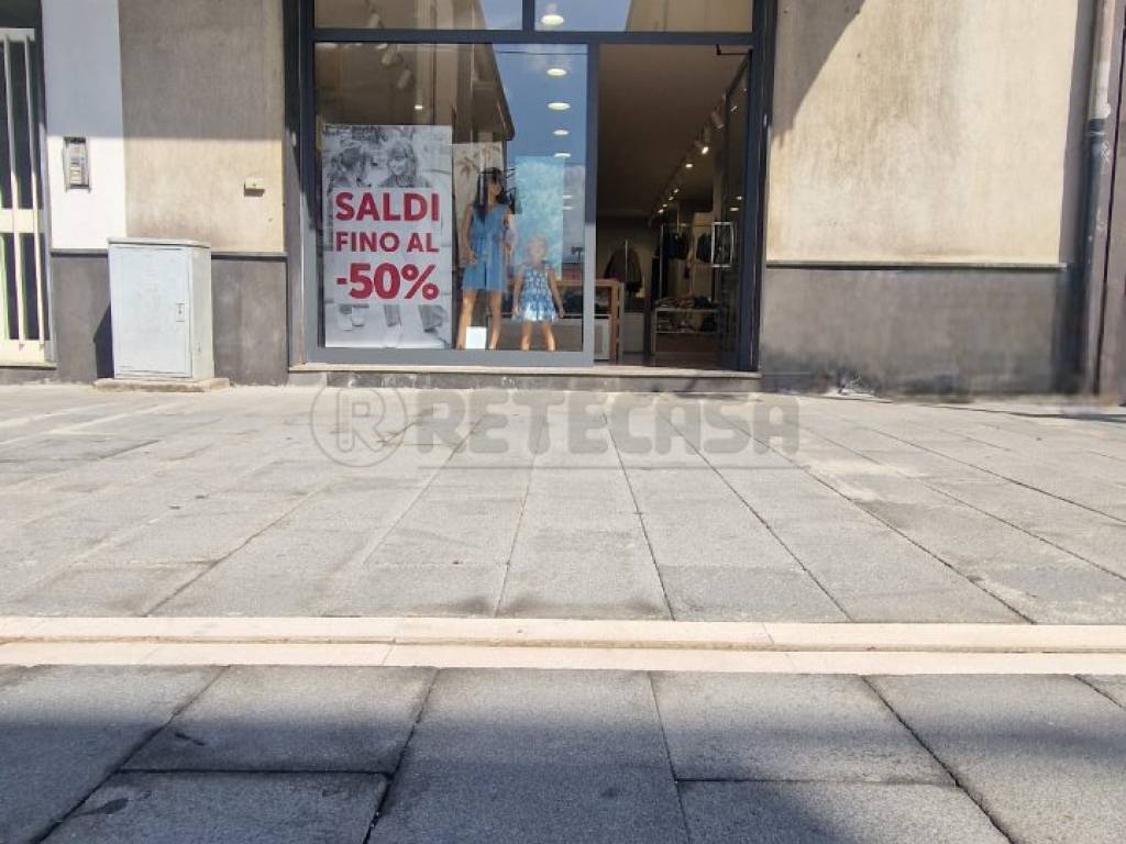 locale commerciale in affitto a Mercato San Severino