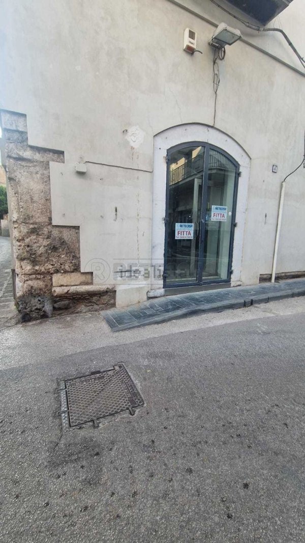 locale commerciale in affitto a Mercato San Severino