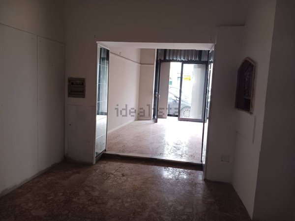 locale commerciale in affitto a Mercato San Severino