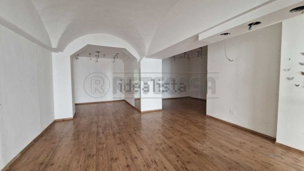 locale commerciale in affitto a Mercato San Severino