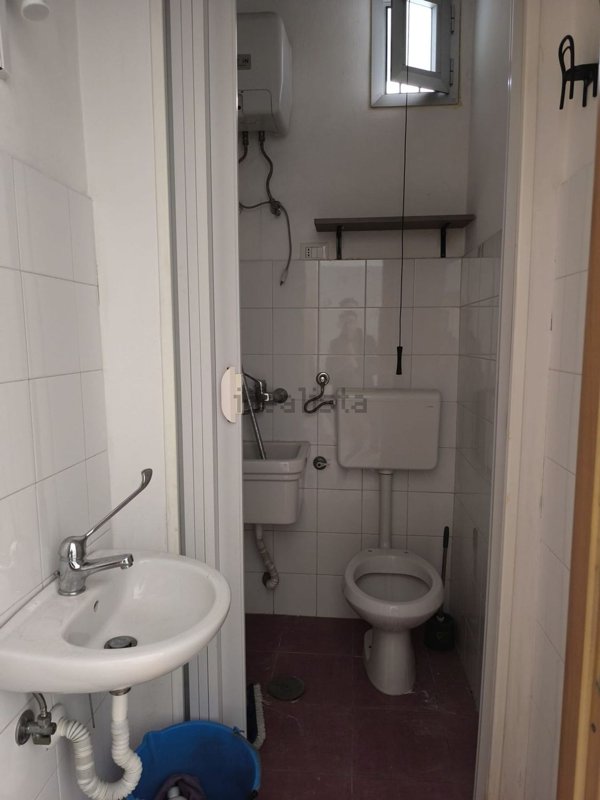 locale commerciale in affitto a Mercato San Severino