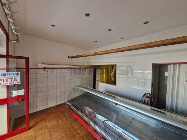 locale commerciale in affitto a Mercato San Severino