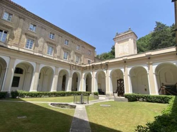 locale commerciale in affitto a Mercato San Severino