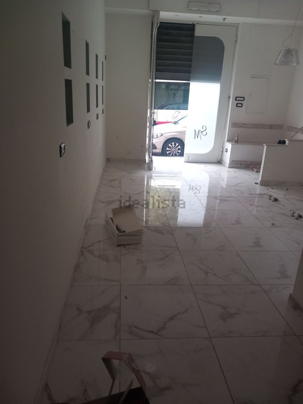 locale commerciale in affitto a Mercato San Severino