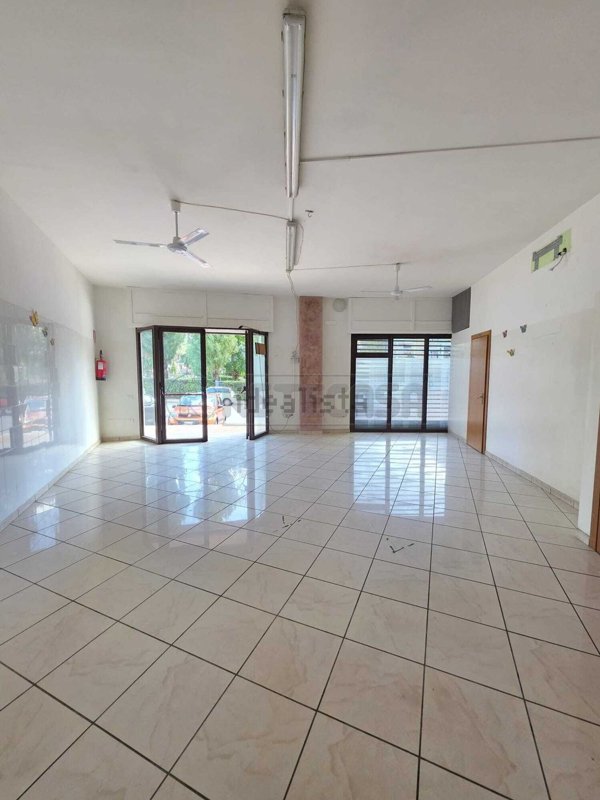 negozio in affitto a Mercato San Severino in zona San Vincenzo