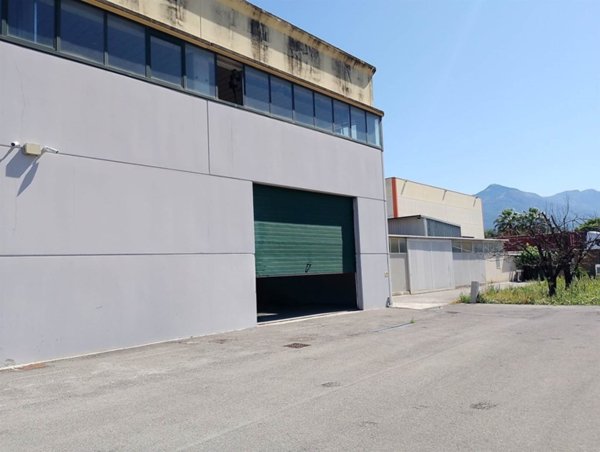 locale commerciale in affitto a Mercato San Severino in zona San Vincenzo