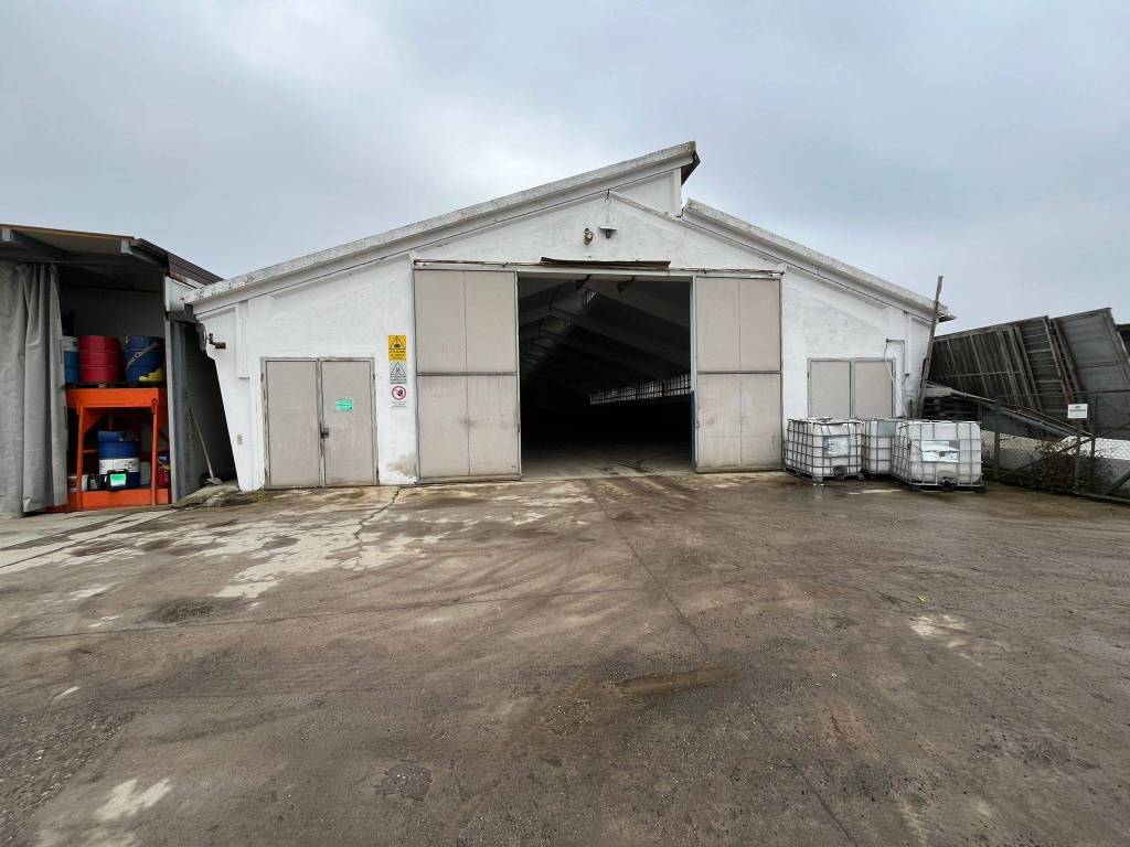 locale commerciale in affitto a Cherasco