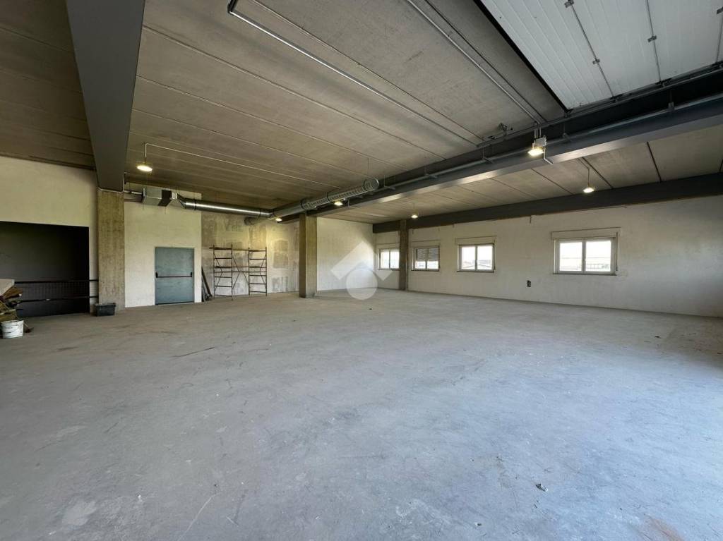 negozio in affitto a Cherasco in zona Roreto