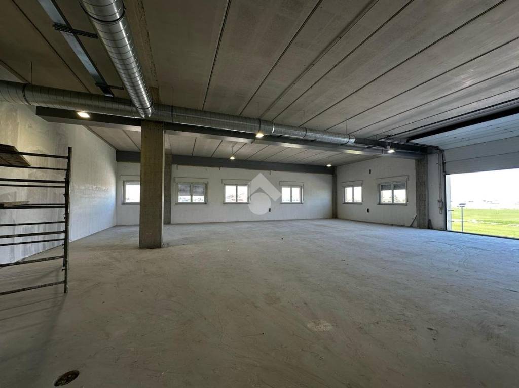 negozio in affitto a Cherasco in zona Roreto