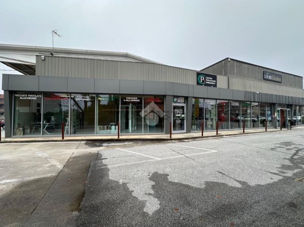 locale commerciale in affitto a Cherasco in zona Roreto