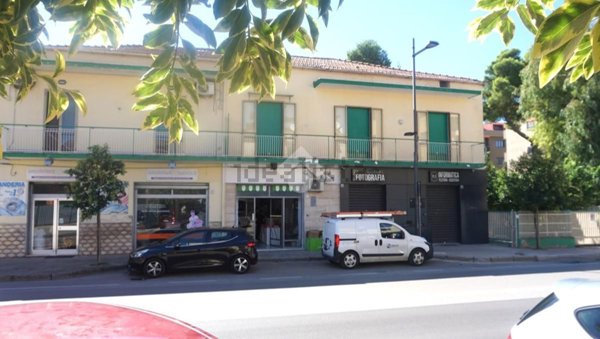 locale commerciale in affitto a Montecorvino Pugliano