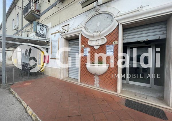 negozio in affitto a Montecorvino Pugliano in zona Pagliarone