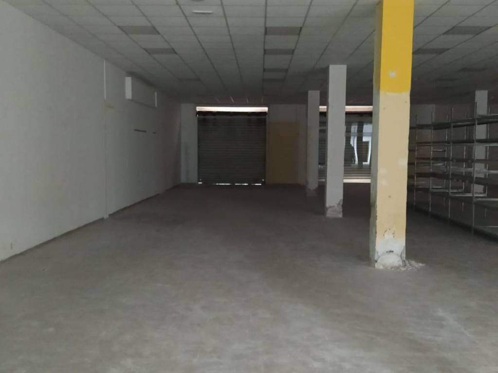 negozio in affitto a Montecorvino Pugliano in zona Pagliarone
