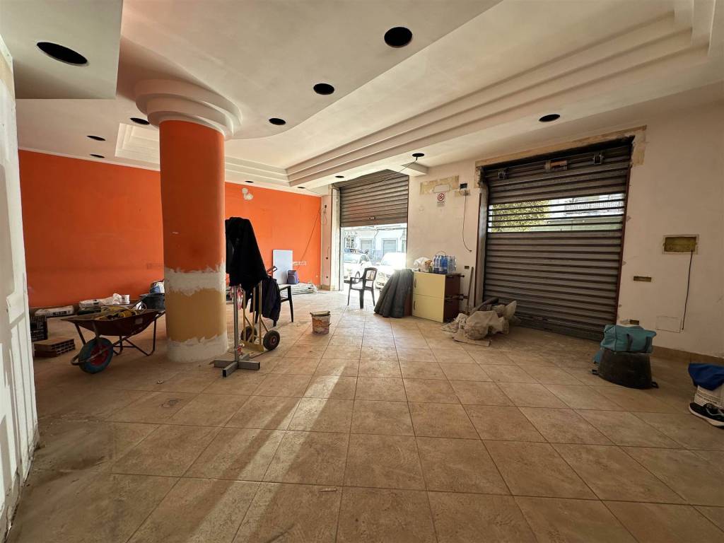 negozio in affitto a Montecorvino Pugliano in zona Bivio Pratole