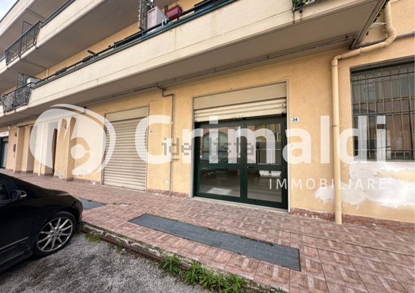 locale commerciale in affitto a Montecorvino Pugliano