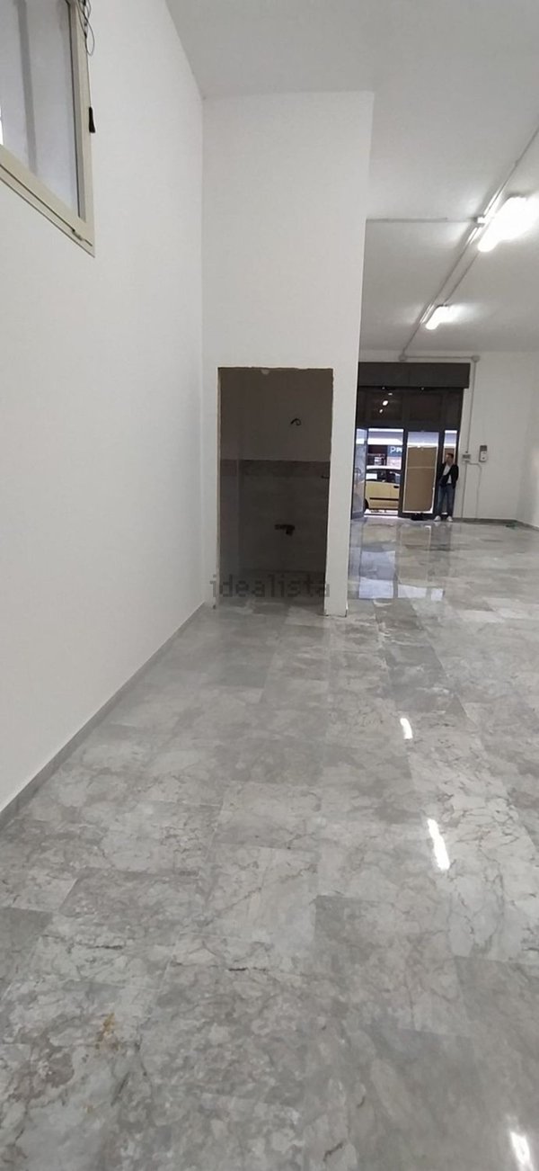 locale commerciale in affitto a Montecorvino Pugliano