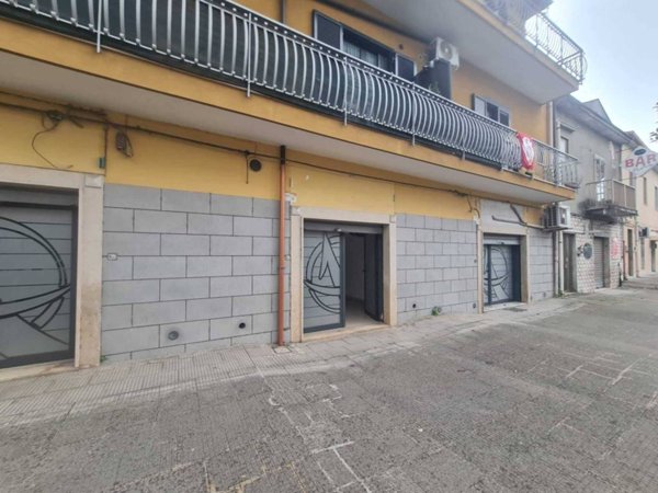 negozio in affitto a Montecorvino Pugliano in zona Pugliano