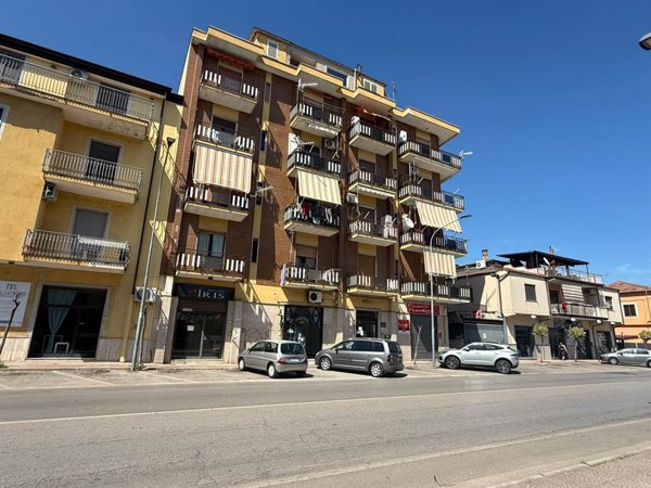 locale commerciale in affitto a Montecorvino Pugliano in zona Bivio Pratole
