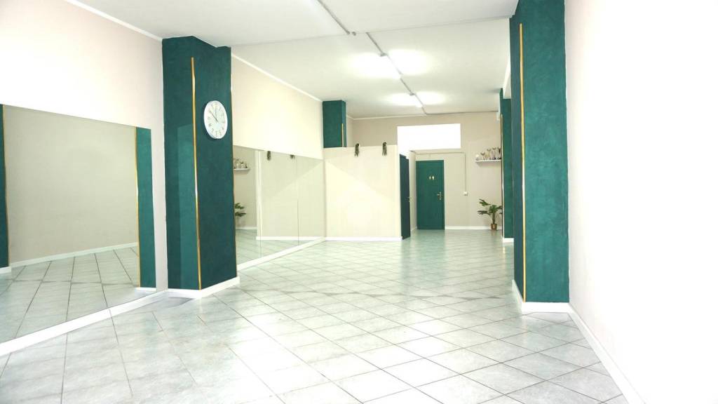 negozio in affitto a Montecorvino Pugliano in zona Bivio Pratole