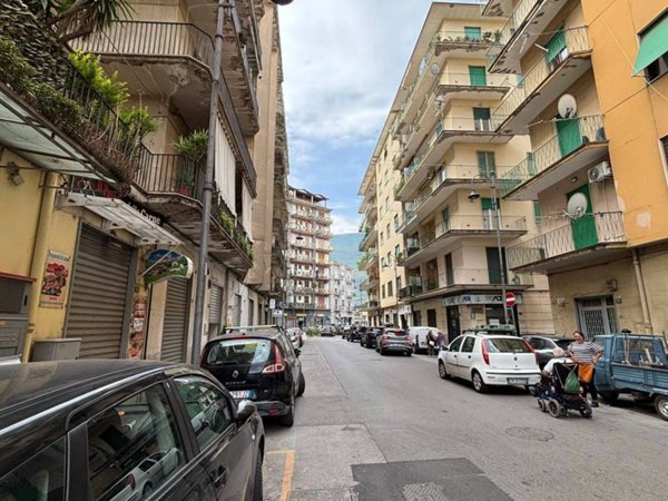 negozio in affitto a Nocera Inferiore