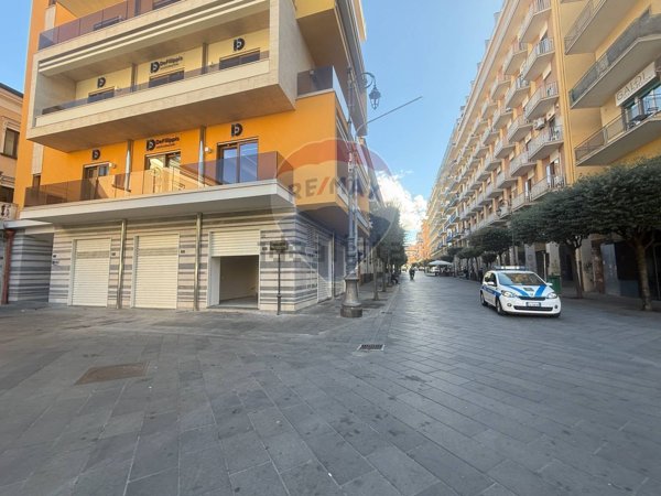 negozio in affitto a Nocera Inferiore