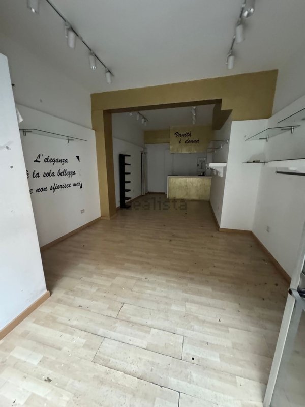 locale commerciale in affitto a Nocera Inferiore