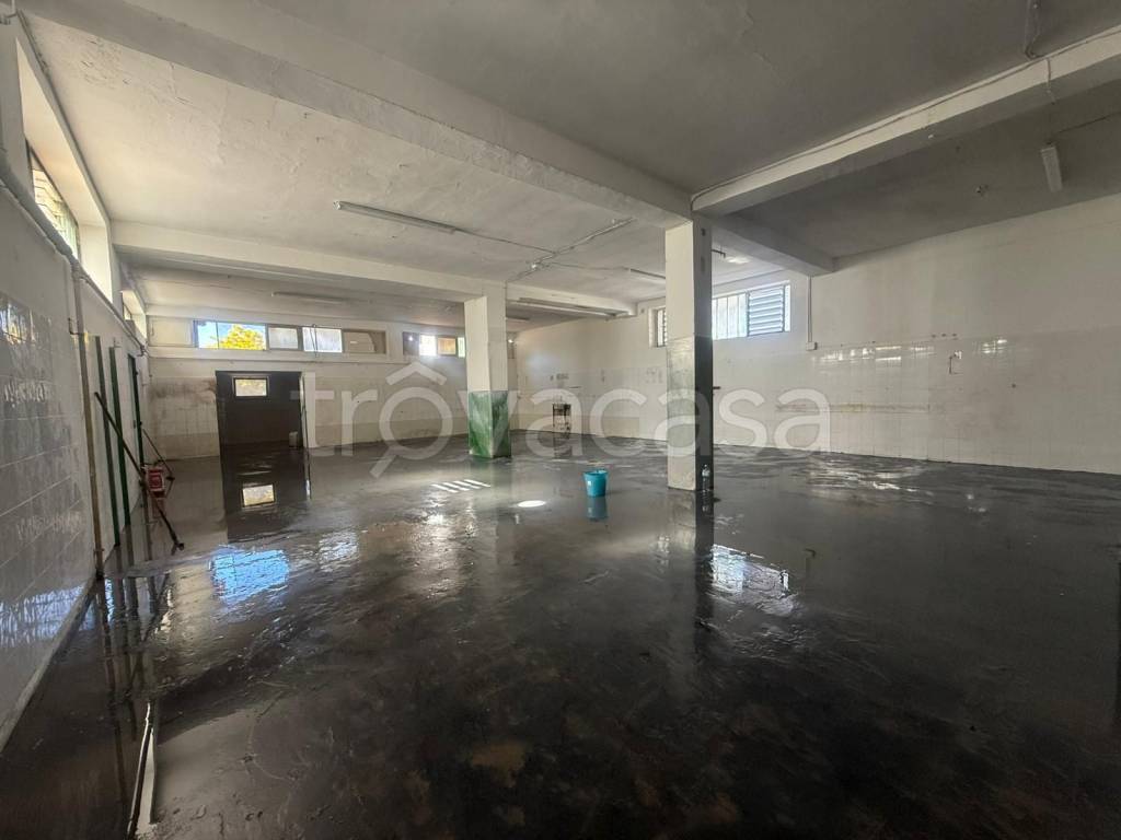 locale commerciale in affitto a Nocera Inferiore