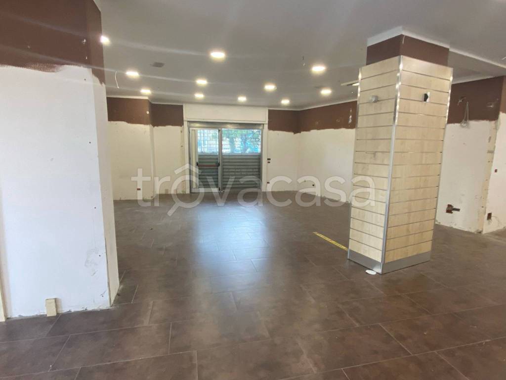 negozio in affitto a Nocera Inferiore