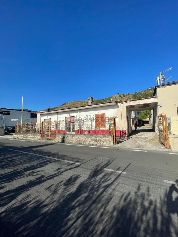 locale commerciale in affitto a Nocera Inferiore