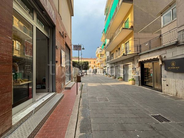 negozio in affitto a Nocera Inferiore