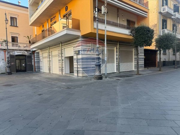 locale commerciale in affitto a Nocera Inferiore