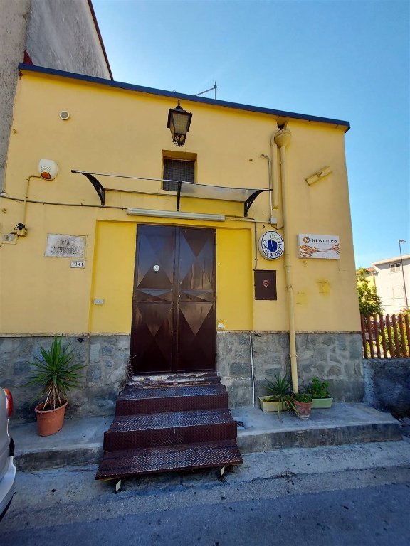 locale commerciale in affitto a Nocera Superiore in zona San Pietro