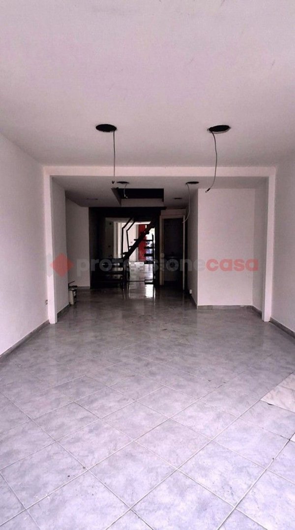 locale commerciale in affitto a Nocera Superiore in zona Pucciano