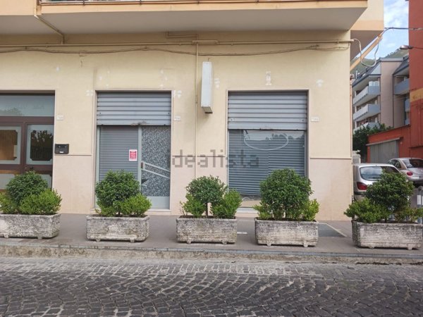 locale commerciale in affitto a Nocera Superiore in zona Croce Malloni