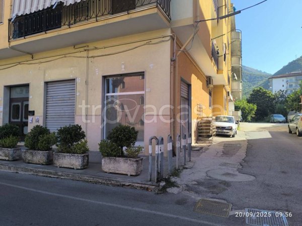 negozio in affitto a Nocera Superiore in zona Croce Malloni