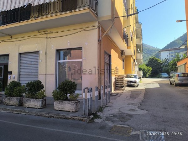 locale commerciale in affitto a Nocera Superiore in zona Croce Malloni