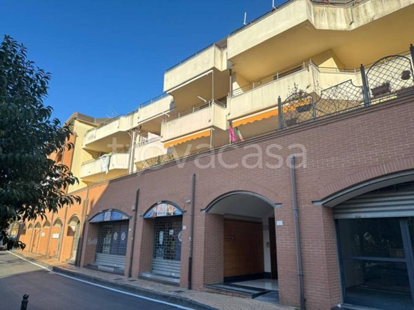 negozio in affitto a Nocera Superiore in zona Pecorari