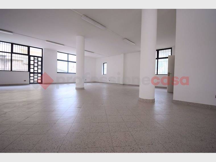 locale commerciale in affitto a Nocera Superiore